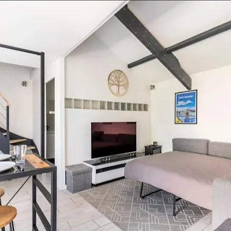 De La Petite Escapade 3*