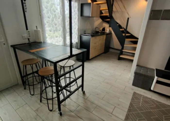 De La Petite Escapade